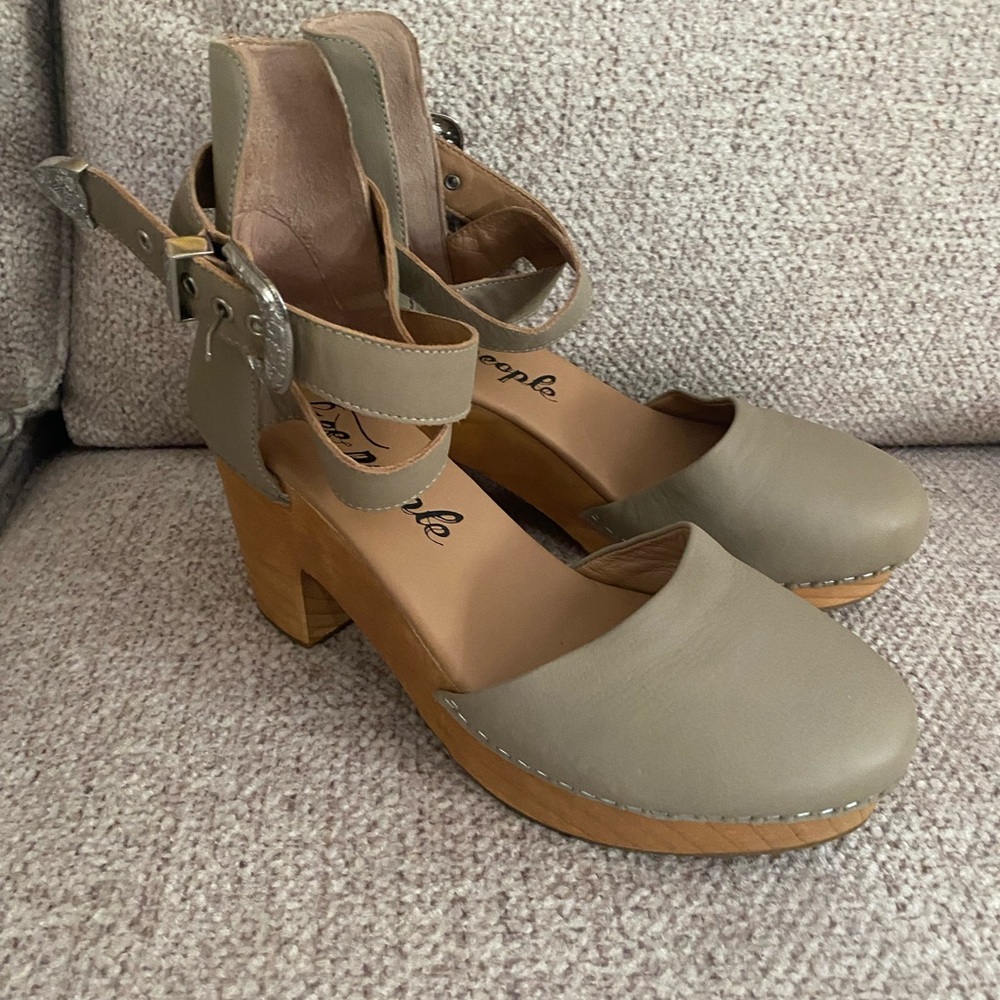 Free people sandles
